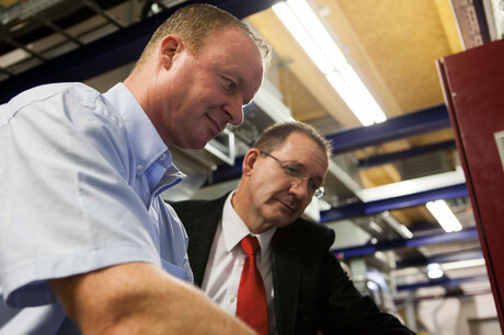 Inženýr společnosti Kaeser Hages a zaměstnanec ZF Friedrichshafen Baumgarten v rozhovoru