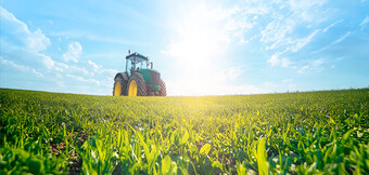 Kompresory od společnosti KAESER KOMPRESSOREN při použití v zemědělském hospodářství – robustní řešení pro všechna zemědělská použití a provoz strojů.