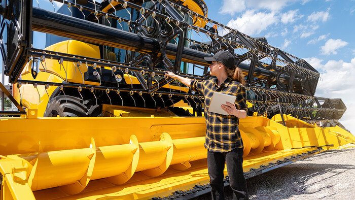 Kombajn byl profesionálně očištěný kompresorem a zkontrolován pro uložení na zimu