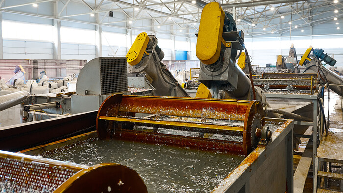 Odpadní vzduch kompresoru ohřívá vodu pro využití teplé vody při čištění dílů